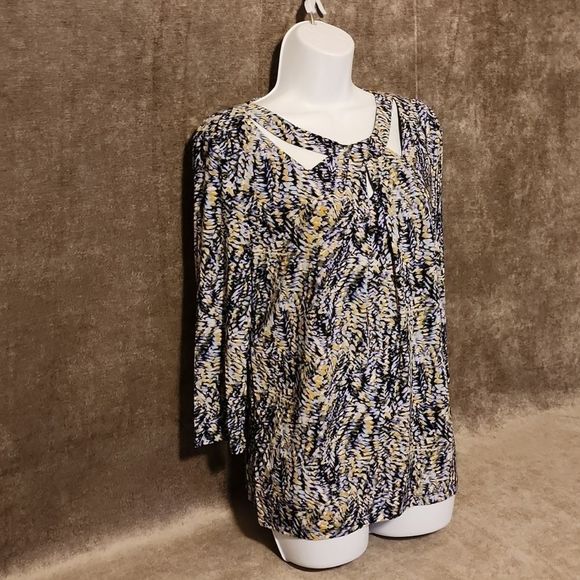 Kasper Printed Twist-Neck Top - Picture 2 of 3